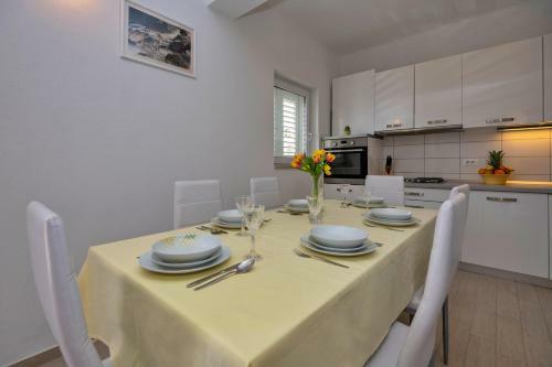 Apartment With Big And Free Private Parking