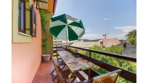 Hostal Cozy Apartment Blamax With Beautiful Private Garden