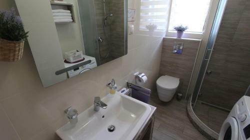 Hostal Apartments John
