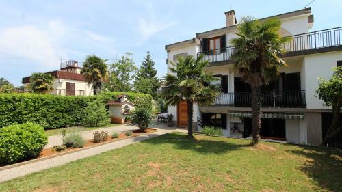 Hostal Apartments John