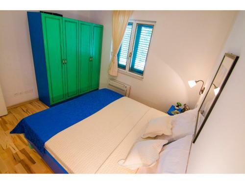 Stunning 7-bed Villa In Maslinica With Pool