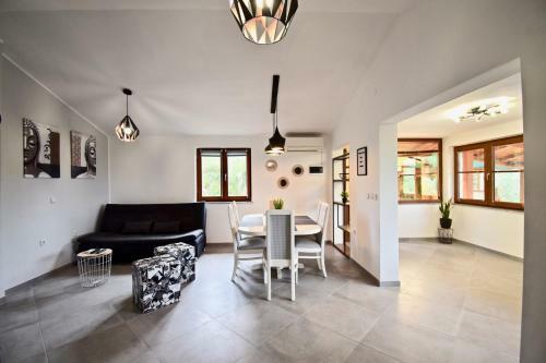 Relaxing Holiday House With Terrace Sea View