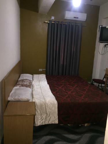 Queen Ayola Hotel