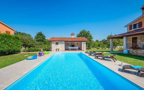 Villa Bacio With Pool, Wine Cellar, Volleyball Field