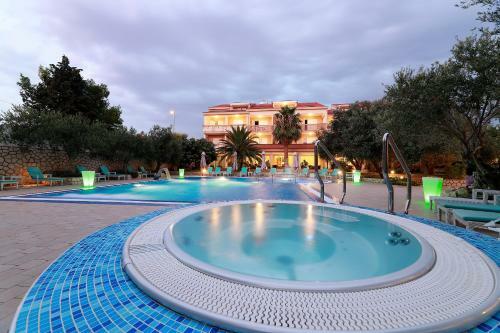 Aparthotel Resort Trcol