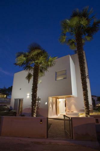 Hostal Modern Villa Vera With A View Near The Sea