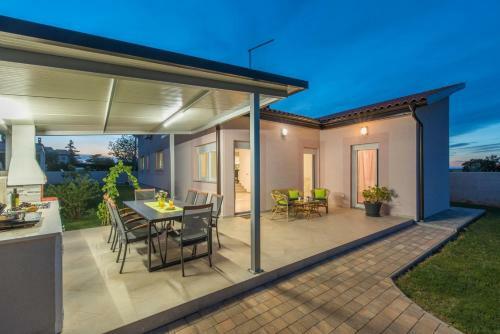 Modern Villa With Private Pool