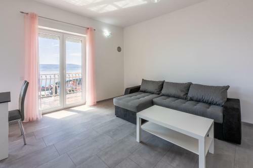 Apartments Leoalemar