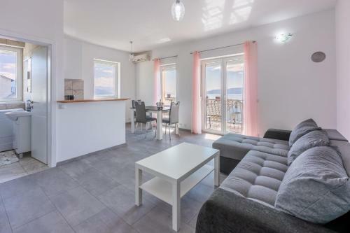 Apartments Leoalemar