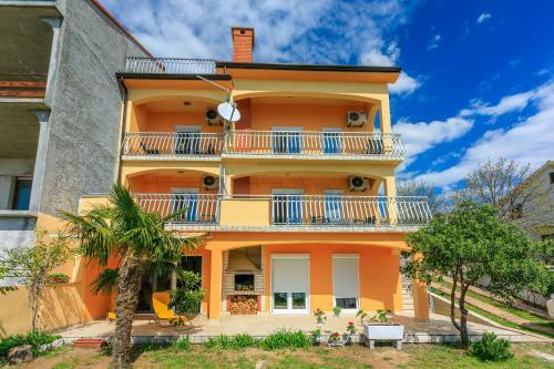 Apartments Leoalemar
