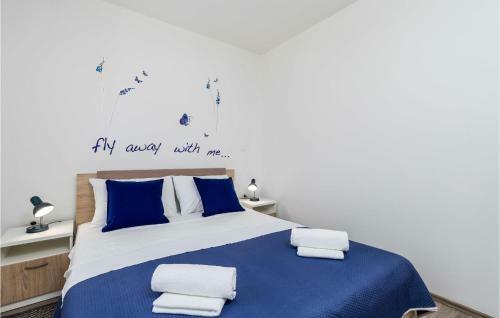 Awesome Apartment In Pag W/ Jacuzzi And 3 Bedrooms