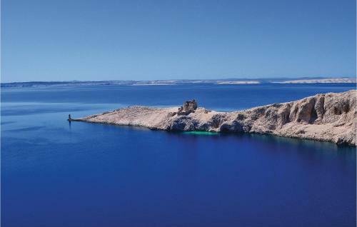 Awesome Apartment In Pag W/ Jacuzzi And 3 Bedrooms