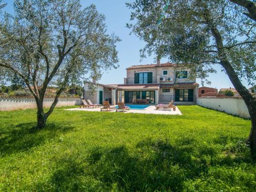 Minimalistically Decorated Villa Pomer With Private Pool And Fenced Yard