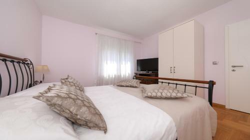 4* Villa Carina With Heated Pool