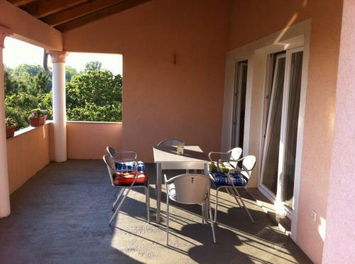 Spacious Apartment Lena Near The Beach