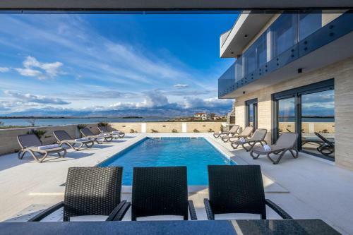 Luxury Beachfront 4 Bedroom Villa With Private Pool****
