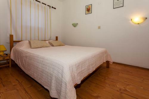 Apartment Adriana On Peaceful Location With Garden