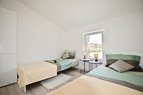 Bright And Spacious Apartment With Grill ***