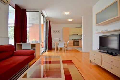 Hostal Apartments With Private Garage 150 M From The Beach