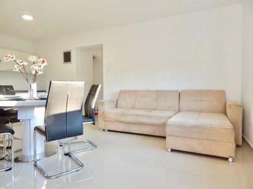 Hostal Apartments Mira