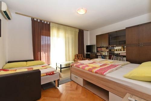 Apartments Josip 74