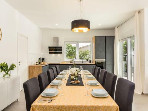 New Modern Villa With Private Pool And Outdoor Kitchen