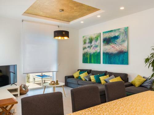New Modern Villa With Private Pool And Outdoor Kitchen