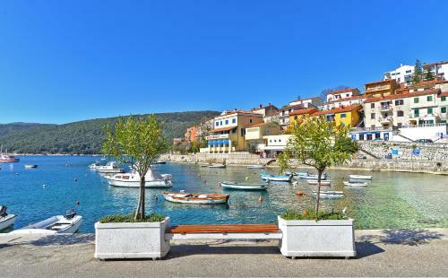 Apartment Riva Rabac 1825