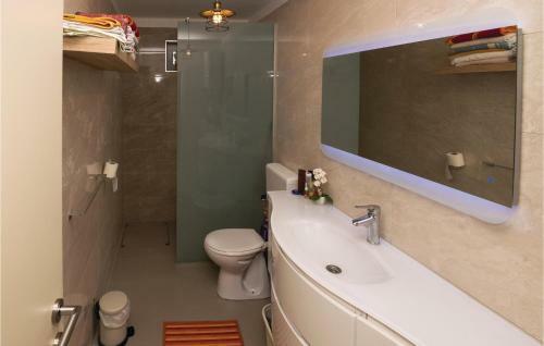 Amazing Apartment In Razanac W/ 2 Bedrooms
