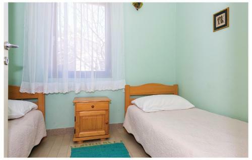 Two-bedroom Apartment In Rogoznica
