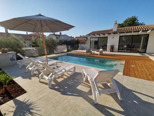 Modern Villa With 4 Bedrooms And Pool Near Pula