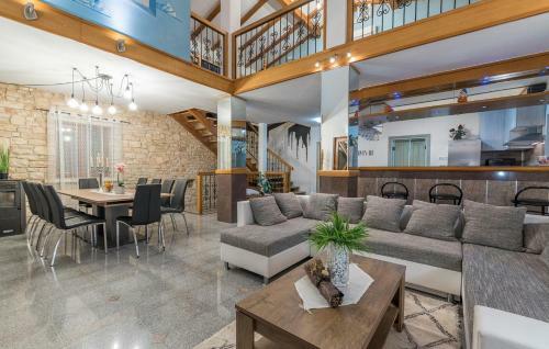 Spacious Villa Perkovic With Private Pool And Jacuzzi