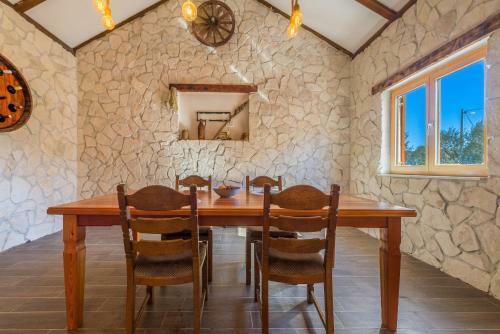 Holiday Home With Pool Barba