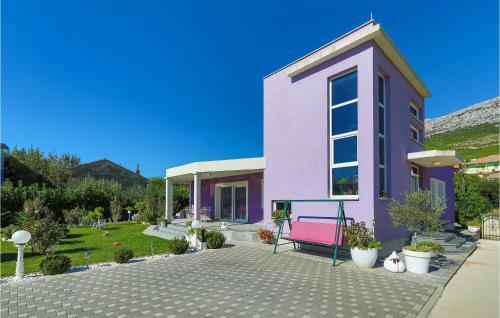 Four-bedroom Holiday Home In Solin
