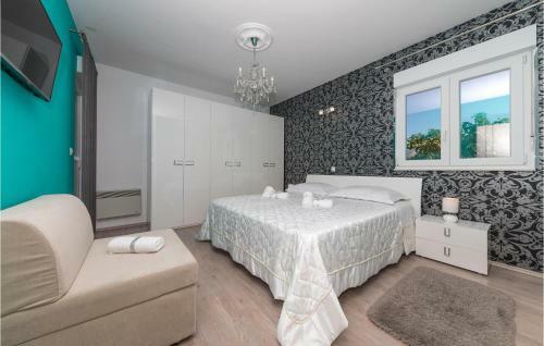 Four-bedroom Holiday Home In Solin