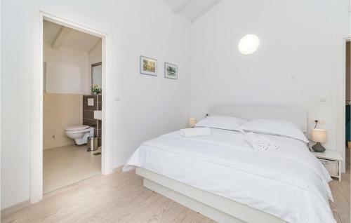 Four-bedroom Holiday Home In Putini