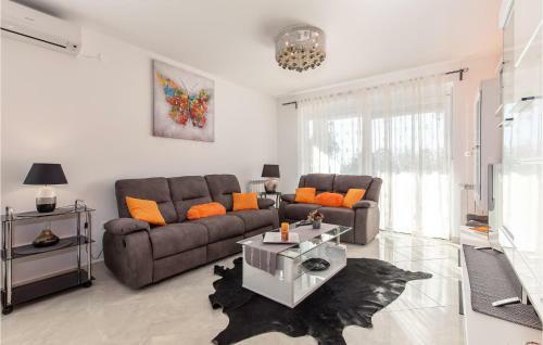 Awesome Home In Smrika W/ Jacuzzi And 3 Bedrooms