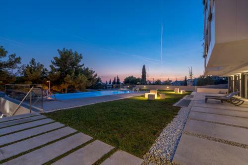 The Majestic Bel Etage Upscale Apartment With Pool