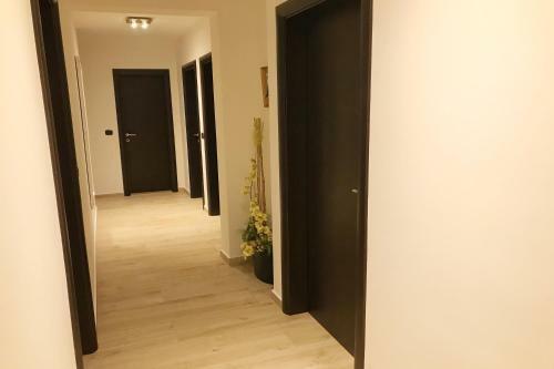 Three Bedroom Apartment With Pool Stiv