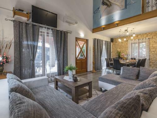 Villa For Up To 8 Persons With Private Pool, Summer Kitchen And Jacuzzi