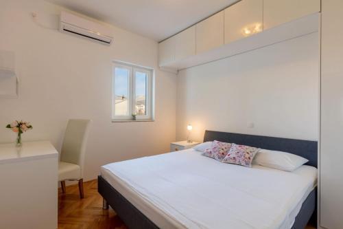 Split Villa Sleeps 8 Pool Air Con Wifi