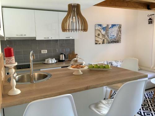 Holiday Home Paese In Center Of Split