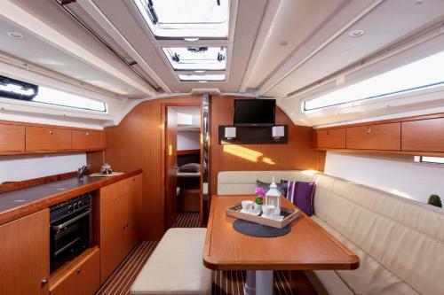 Bavaria Cruiser 41 - Nina Sailing Boat