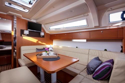 Bavaria Cruiser 41 - Nina Sailing Boat