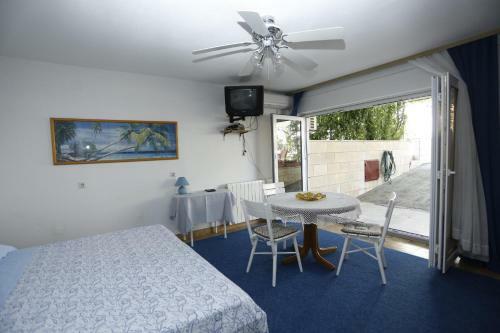 Apartments Jozi - Parking And Grill