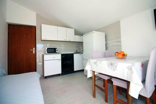 Apartment With 2 Bedrooms In Tisno With Wifi