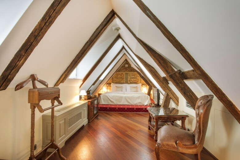 The Iron Gate Hotel & Suites