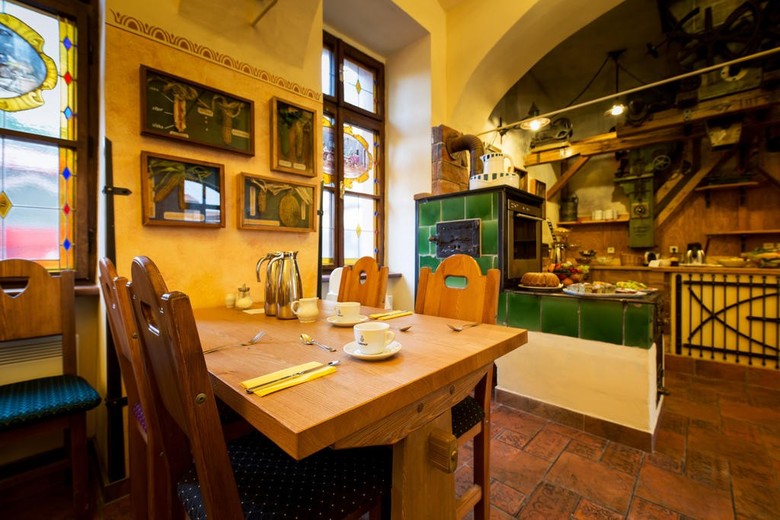Hotel Selsky Dvur - Bohemian Village Courtyard