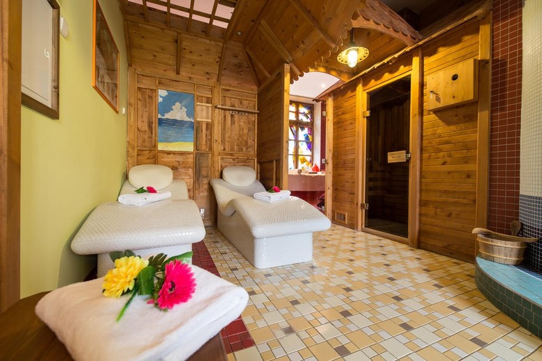 Hotel Selsky Dvur - Bohemian Village Courtyard