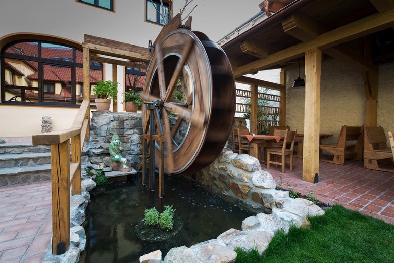Hotel Selsky Dvur - Bohemian Village Courtyard